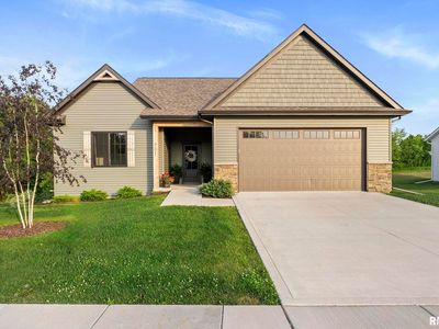 701 Sweet Wood Ln, Blue Grass, IA, 52726