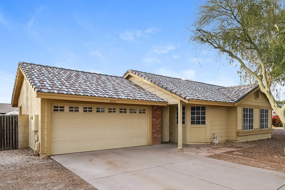 3 bed, 2.0 bath, 1321 sqft, $2,200 — Photo 3