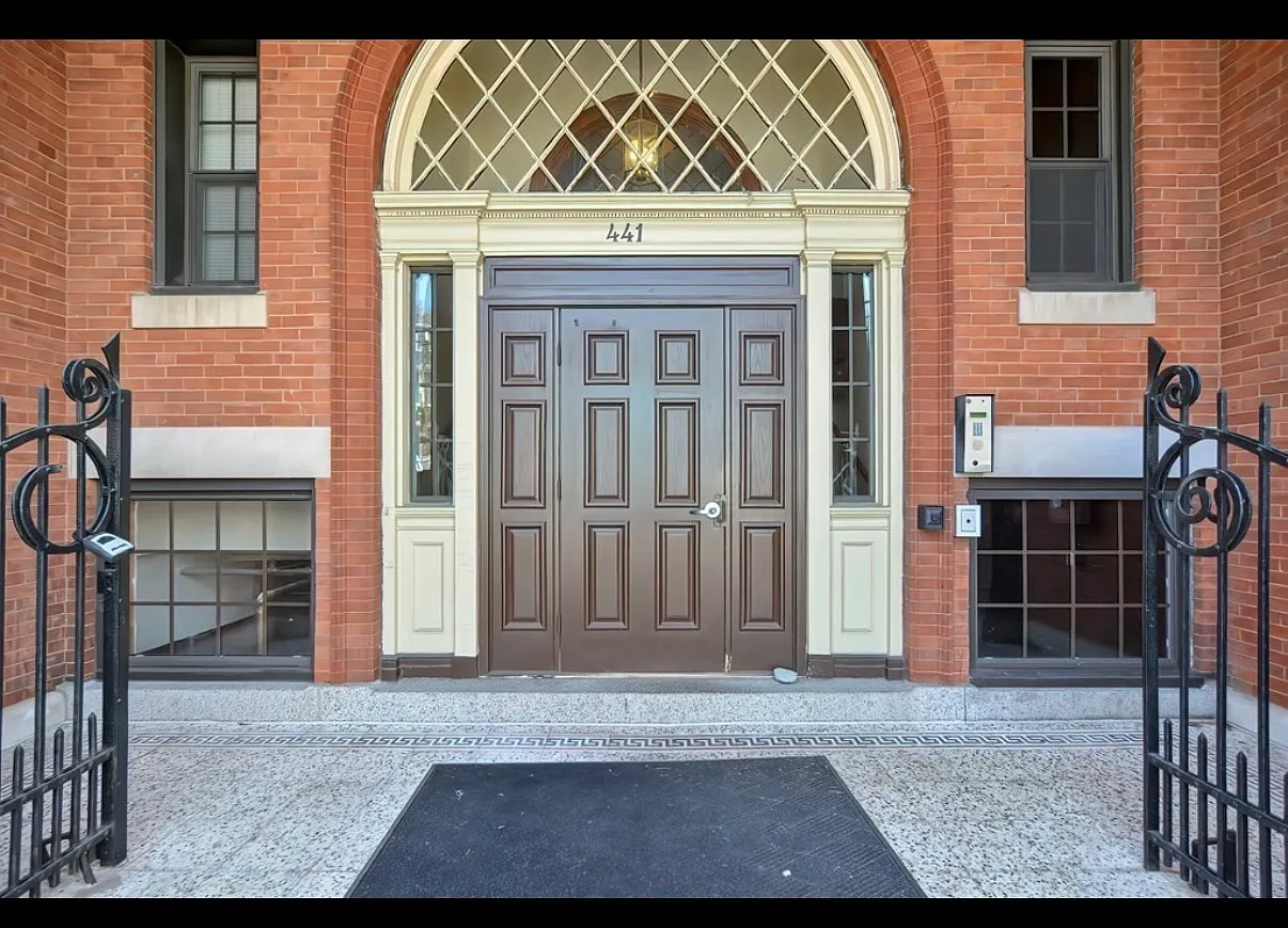 441 Washington Ave — Photo 2