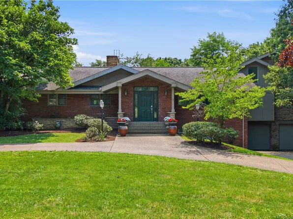 2072 Outlook Dr, Pittsburgh, PA 15241