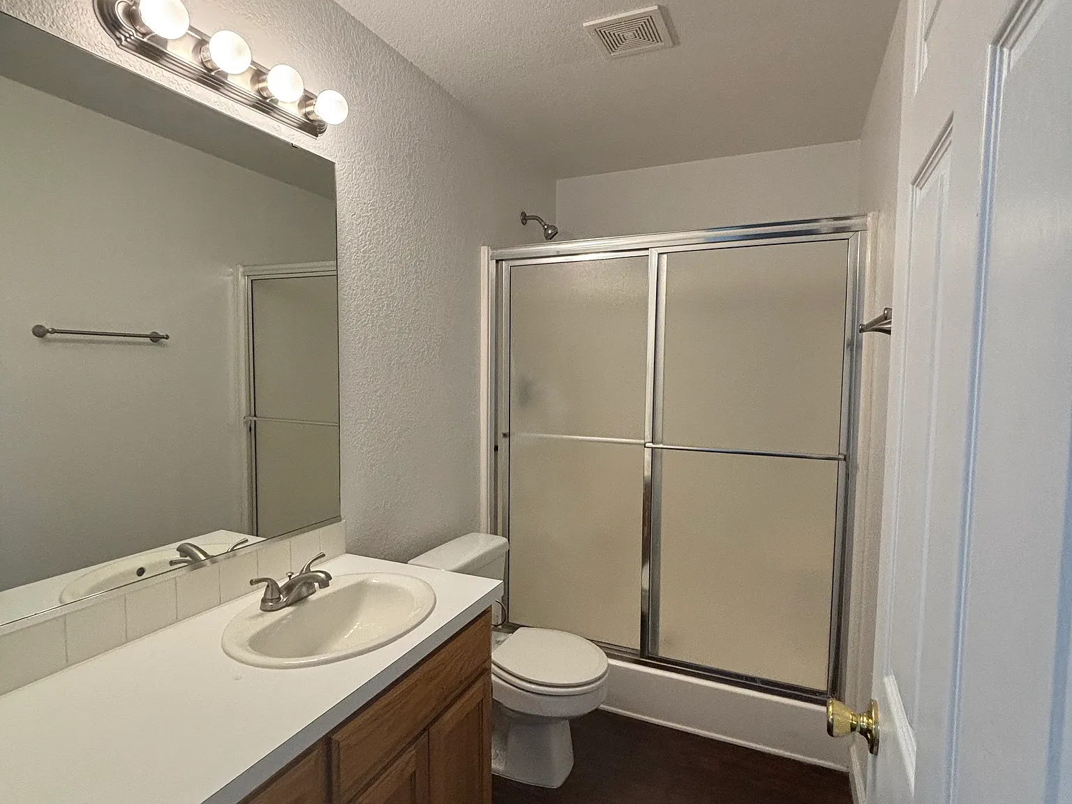 3 bed, 1250 sqft, $1,400 — Photo 3