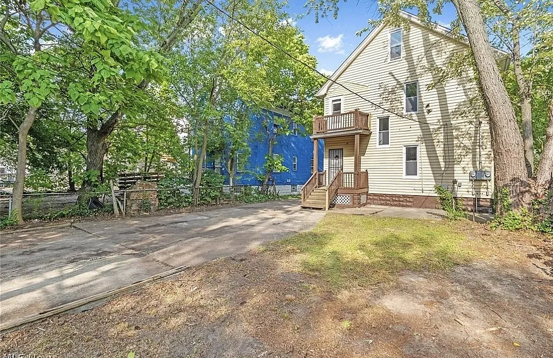 2 bed, 960 sqft, $1,200 — Photo 3