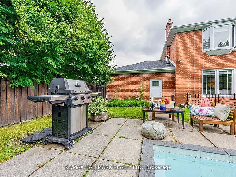 16 Paultiel Dr W — Photo 34