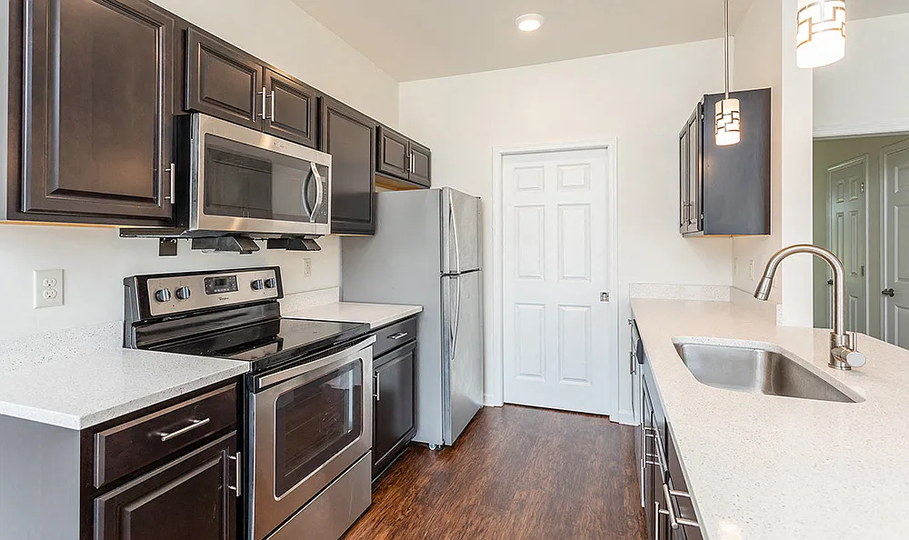 Avon Commons Apartment Homes — Photo 2