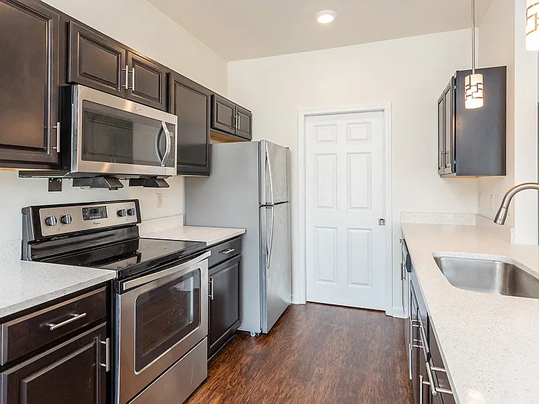 Avon Commons Apartment Homes — Photo 2