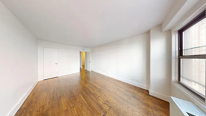 Rented by Bond New York | media 7