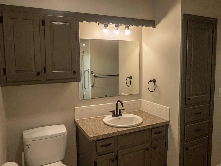 517 N Broadway — Photo 12