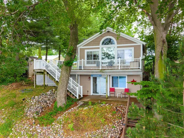 11478 Handy Ln, Plainwell, MI 49080