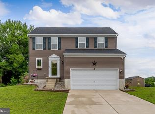 3 Lake Cir, Carneys Point, NJ 08069