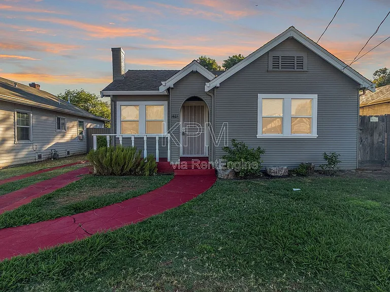 1421 Buena Vista Ave — Photo 1