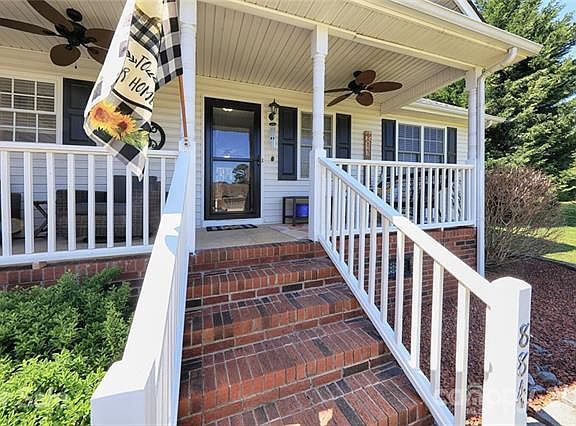 4th image of 884 Creekside Dr