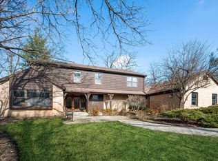 2 Burr Oak Trl, Riverwoods, IL 60015
