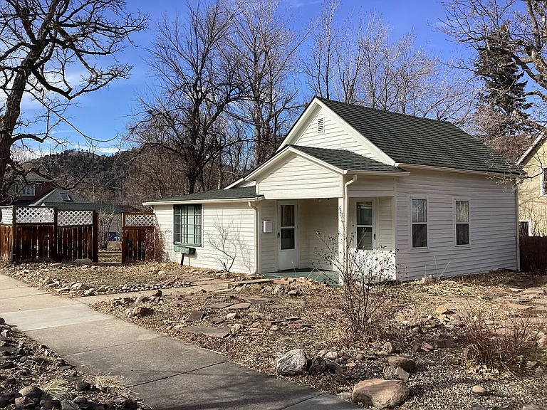 649 University Ave — Photo 11