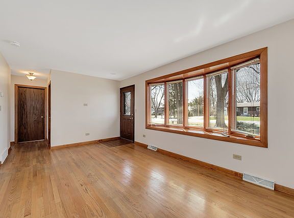 4th image of 2N463 Diane Ave