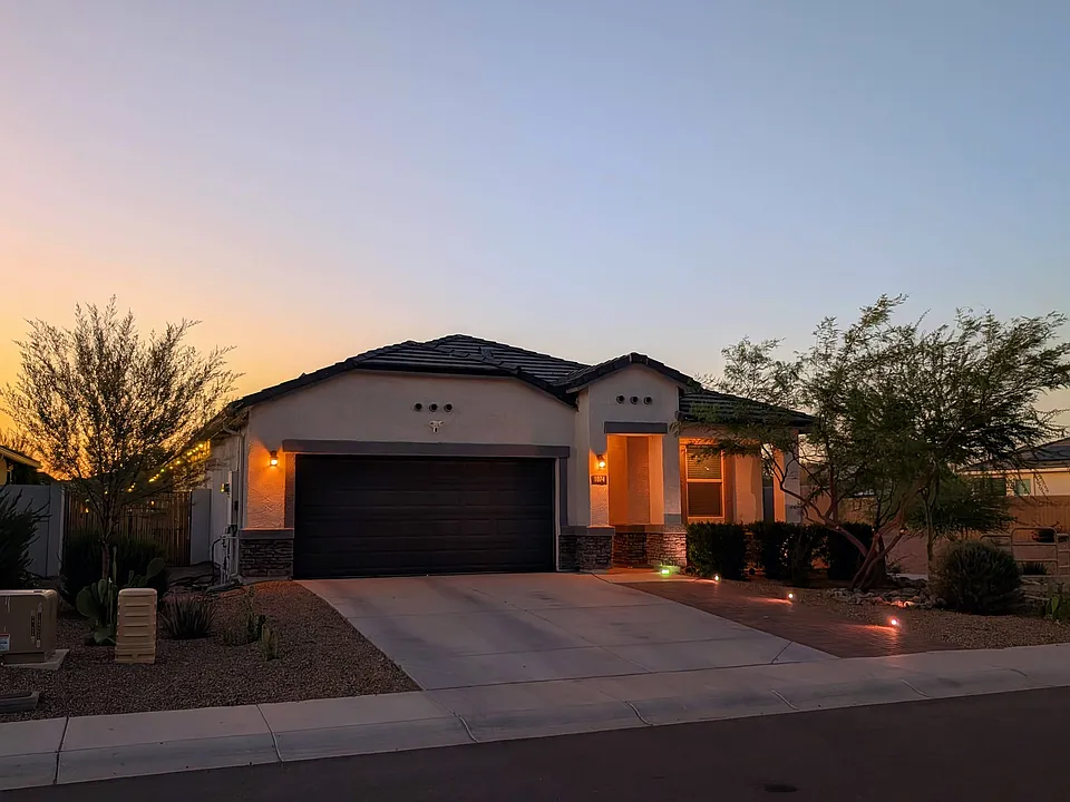 1074 W Avalon Canyon Dr