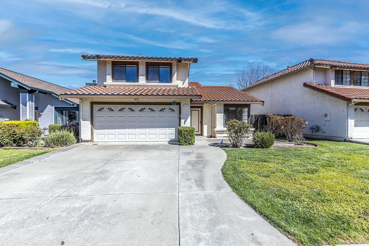 Building Photo - 32725 Hilmar St