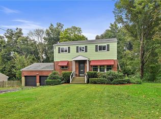 8 Concord Dr, Cortlandt Manor, NY 10567