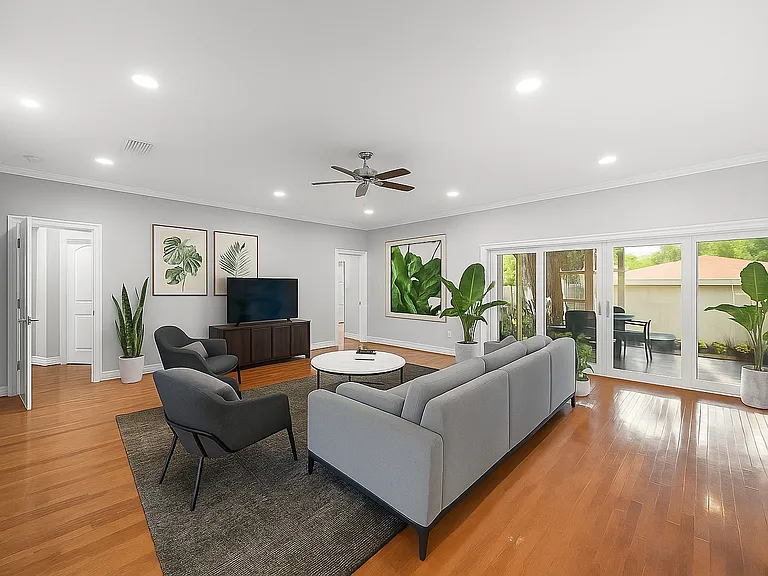 926 Cordova Blvd NE — Photo 6