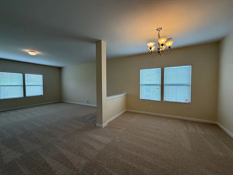 1328 Shaw Ave — Photo 7