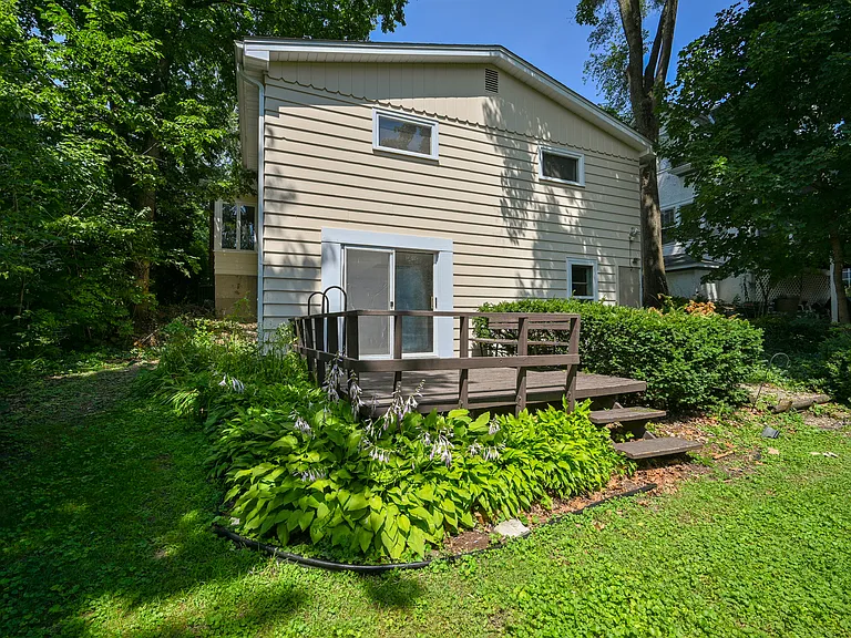 673 N Park Blvd — Photo 24