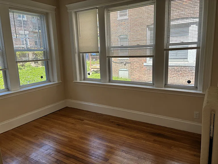32 Park Vale Ave #3 — Photo 1