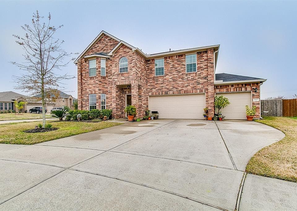 1st image of 810 Brushfield Ct