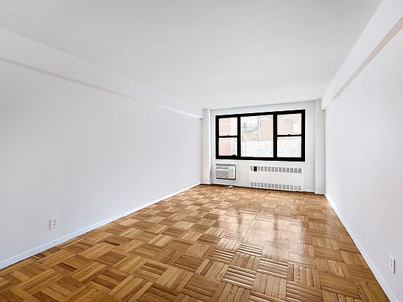 3rd image of 250 E 39th St APT 12C