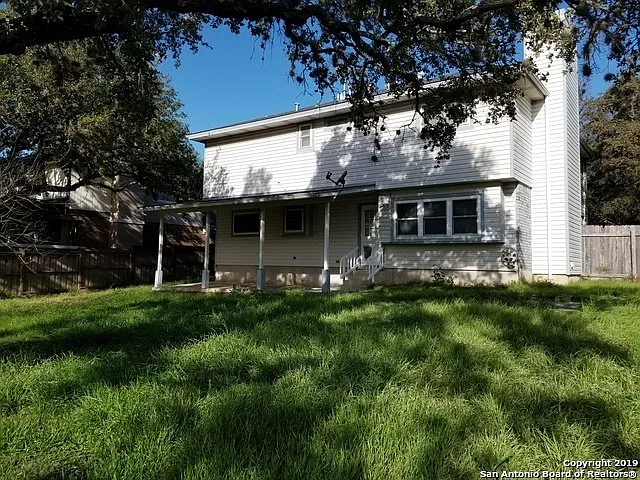 Large 4 bedroom 2 1/2 bath in Northwest Crossing Subdivision. 2295 sq. ft. — Photo 2