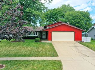 1914 Capri Ln, Schaumburg, IL 60193