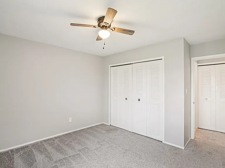 Hillcrest Club Apartments — Photo 31