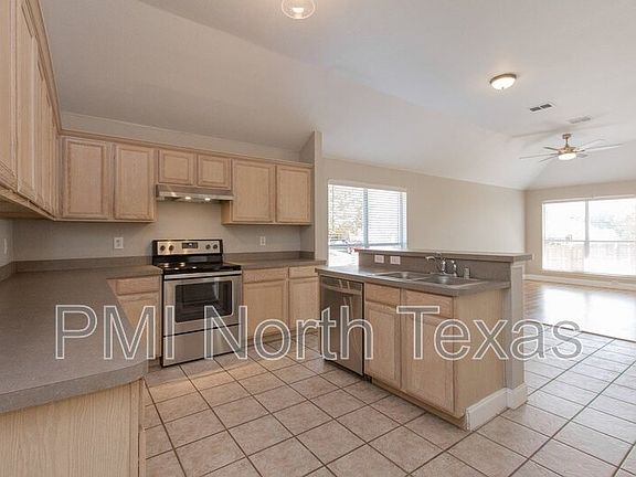 4th image of 9101 Newport Ln