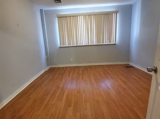 6 E 33rd St, Bayonne, NJ 07002