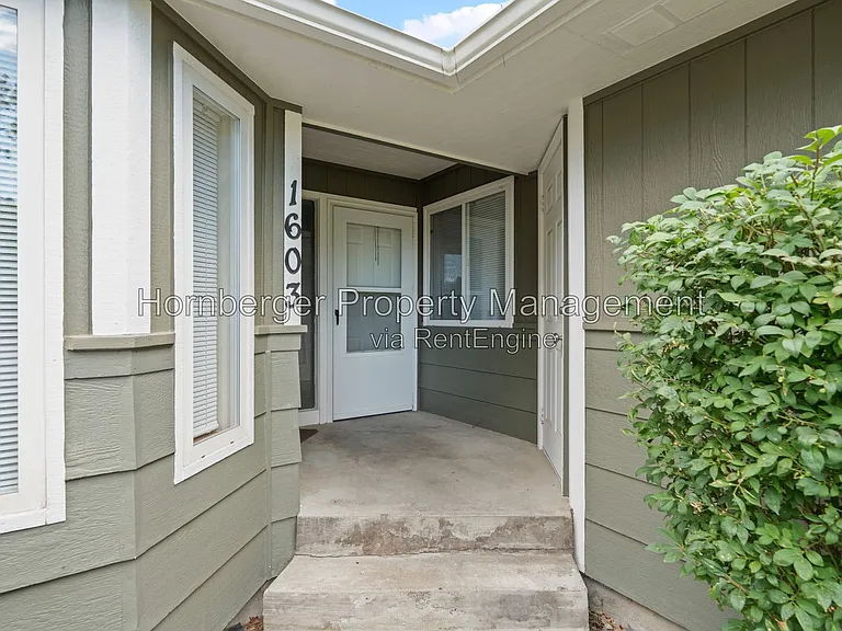 1603 E 33rd Ave #1603 — Photo 2