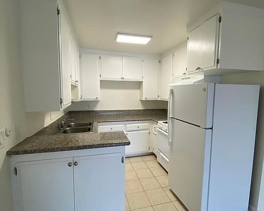 4th image of 1815 N Serrano Ave #307
