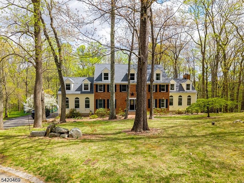1st image of 122 Forest Dr