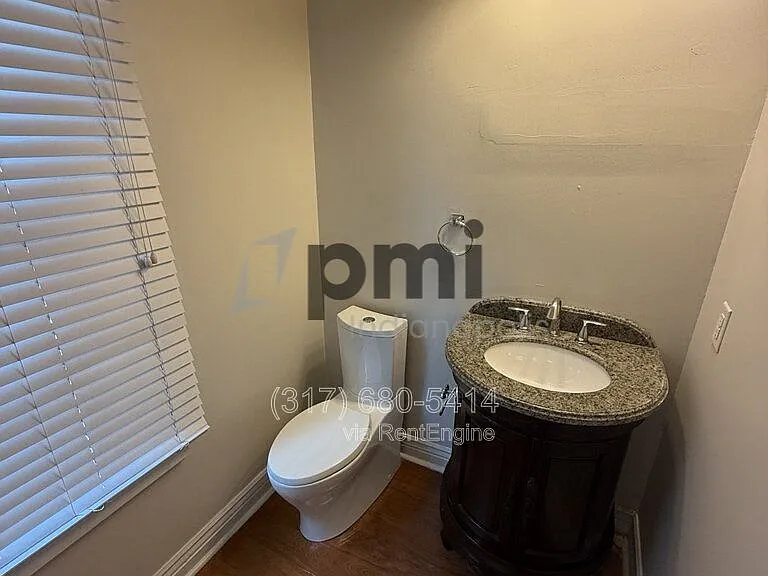 233 N East St — Photo 12