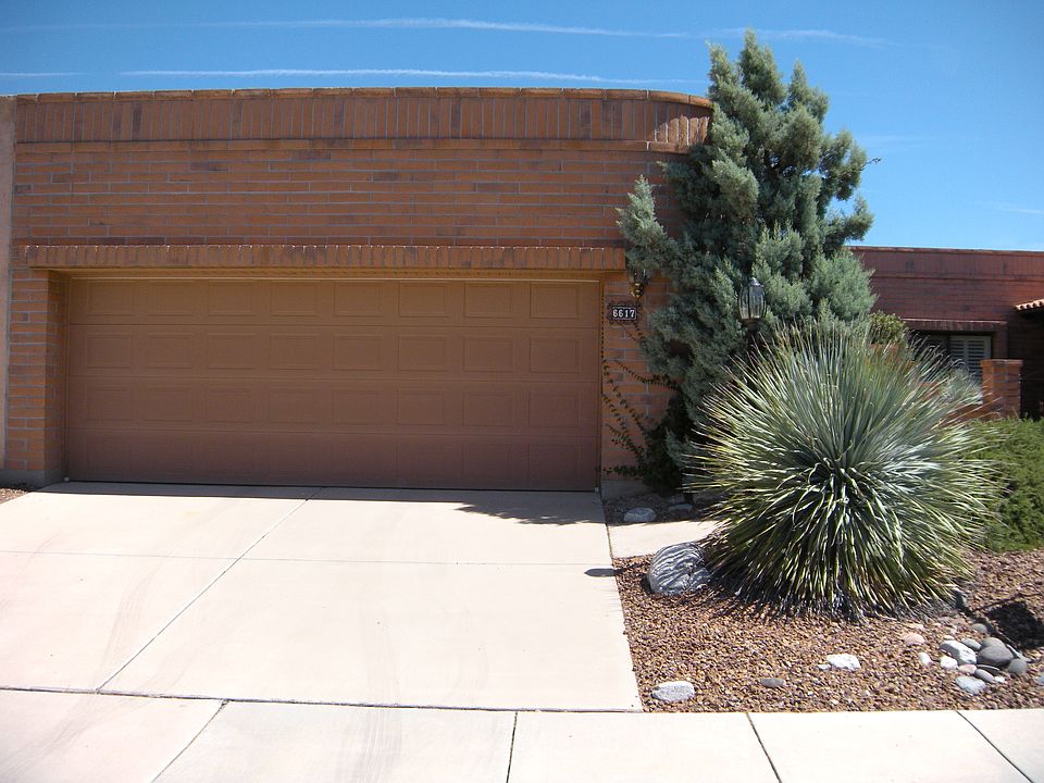 Attached 2 car garage