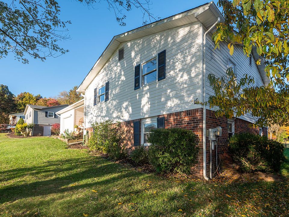 1st image of 22327 Willow Creek Cir