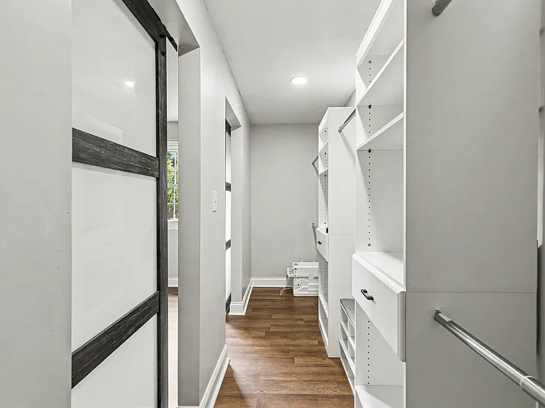 3430 Meredith Ave — Photo 12