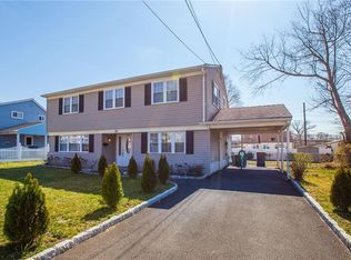 25 Farmbrook Dr, Old Bridge, NJ 08857
