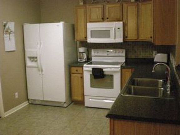 3rd image of 211 Clydesdale Ln