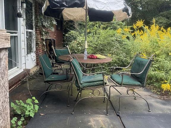 2nd image of 4519 Roundhill Rd