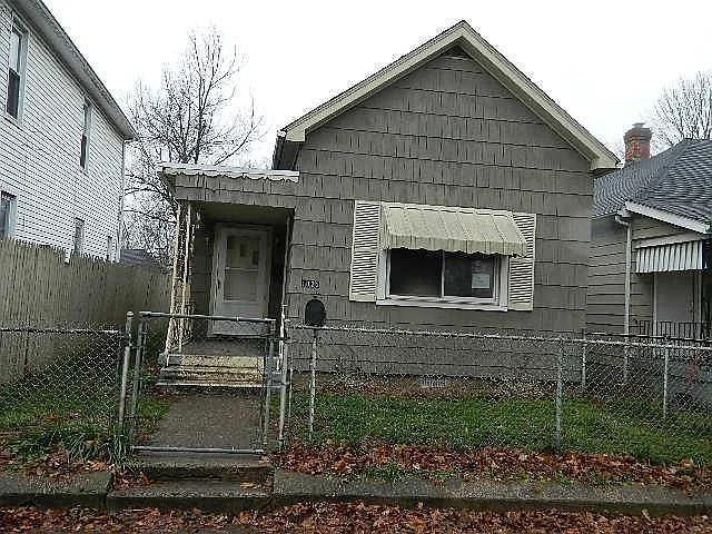 1022 Elwood St photo 1