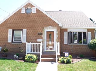 1617 S 11th St, Manitowoc, WI 54220