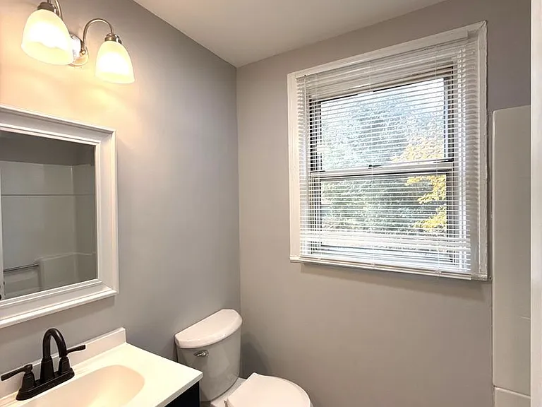 1142 Mona Dr — Photo 12