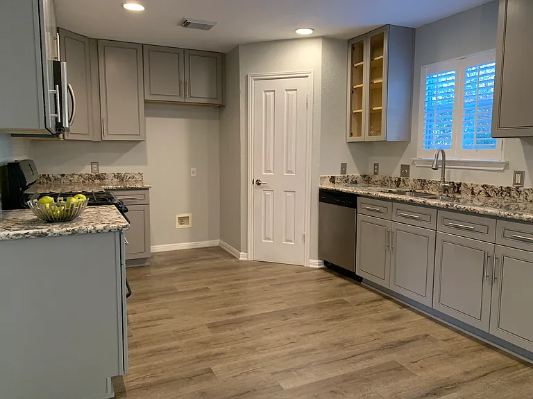 1401 Nandina Dr — Photo 4