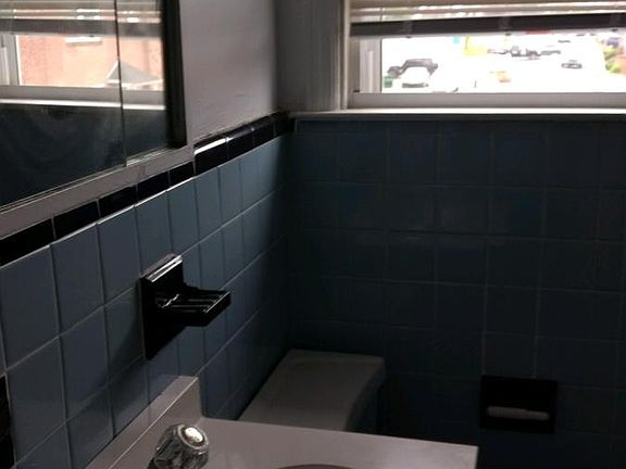 5th image of 3015 W 2nd St