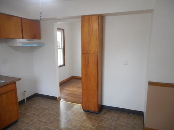 5th image of 3037 Fairview Ave