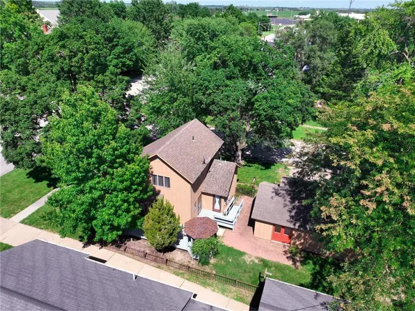 100 S 2nd St, Hiawatha, KS 66434