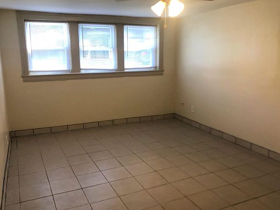 4th image of 5958 S Rockwell St #B